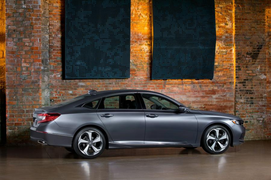  Honda Accord Touring Hybrid 2017 года  (NA) (фото 121 из 170)